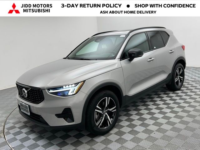 2024 Volvo XC40 Core's photo