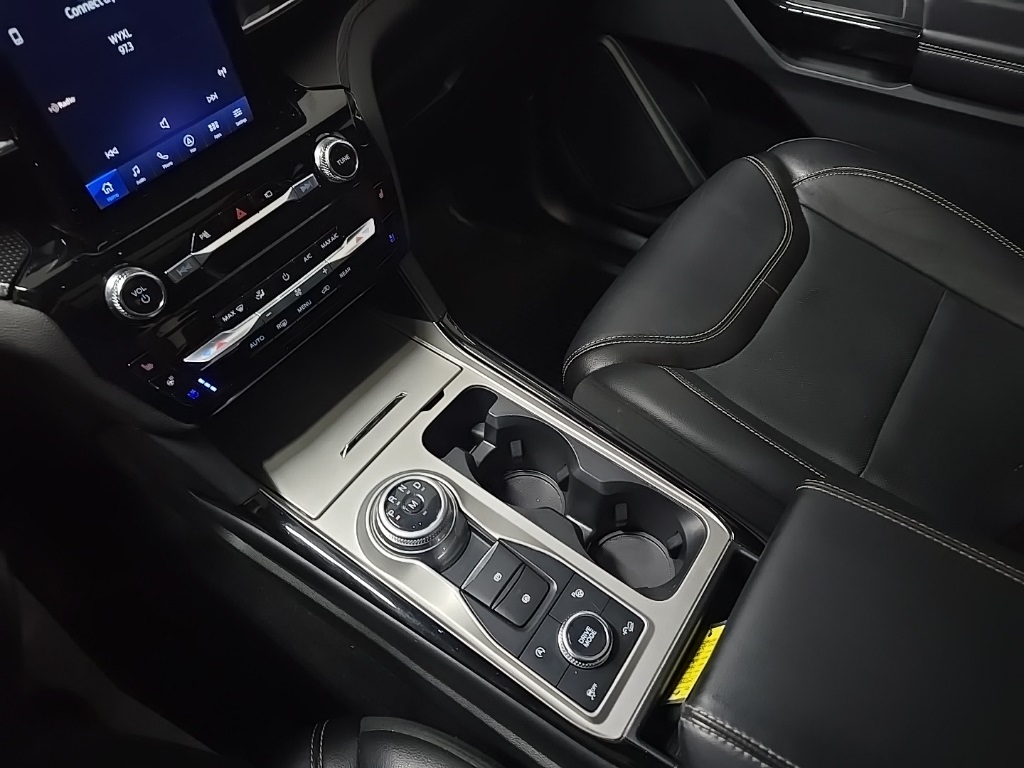 2022 Ford Explorer ST photo 27