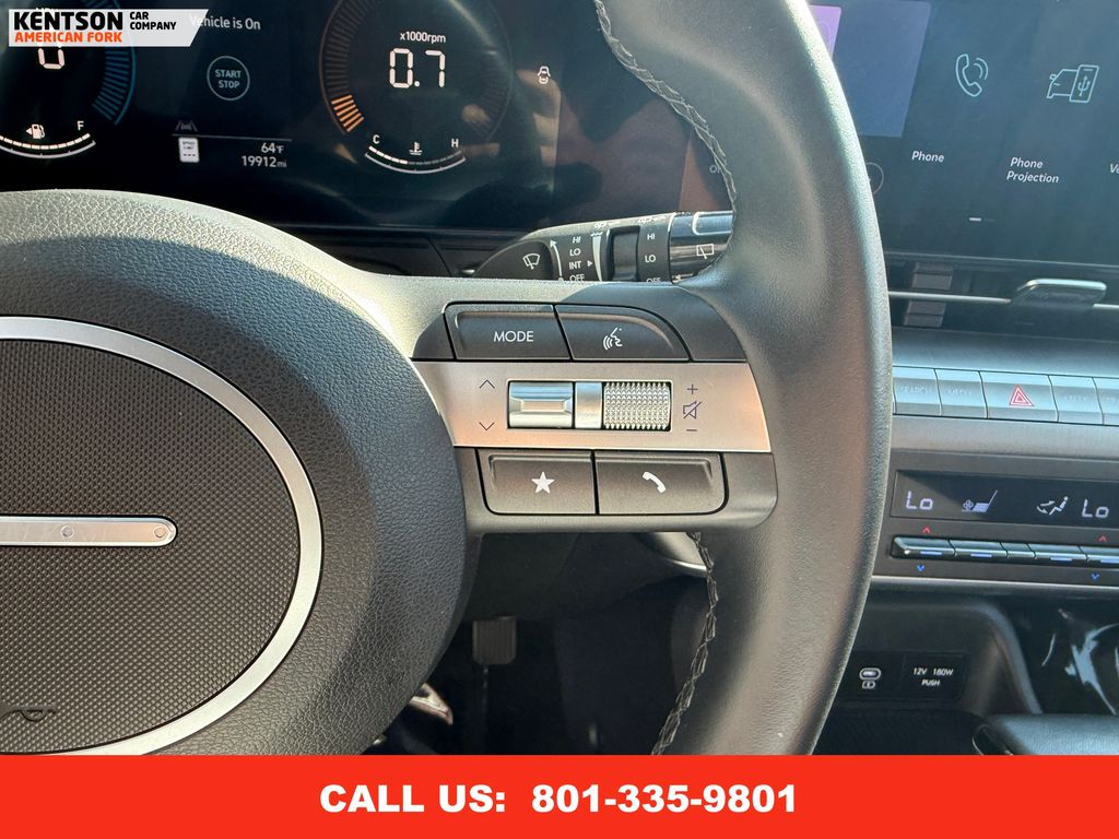 2025 Hyundai Kona SEL photo 17