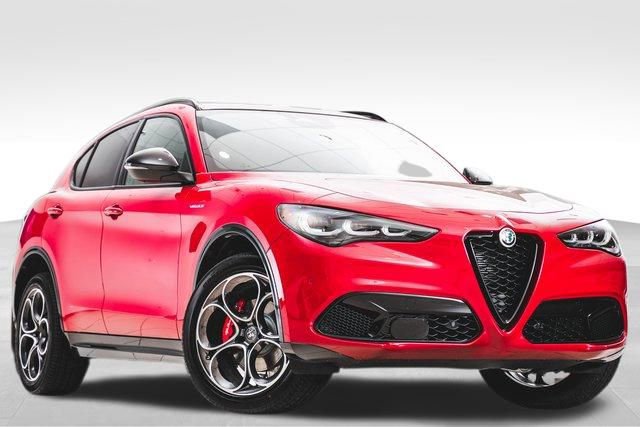 2025 Alfa Romeo Stelvio Base
