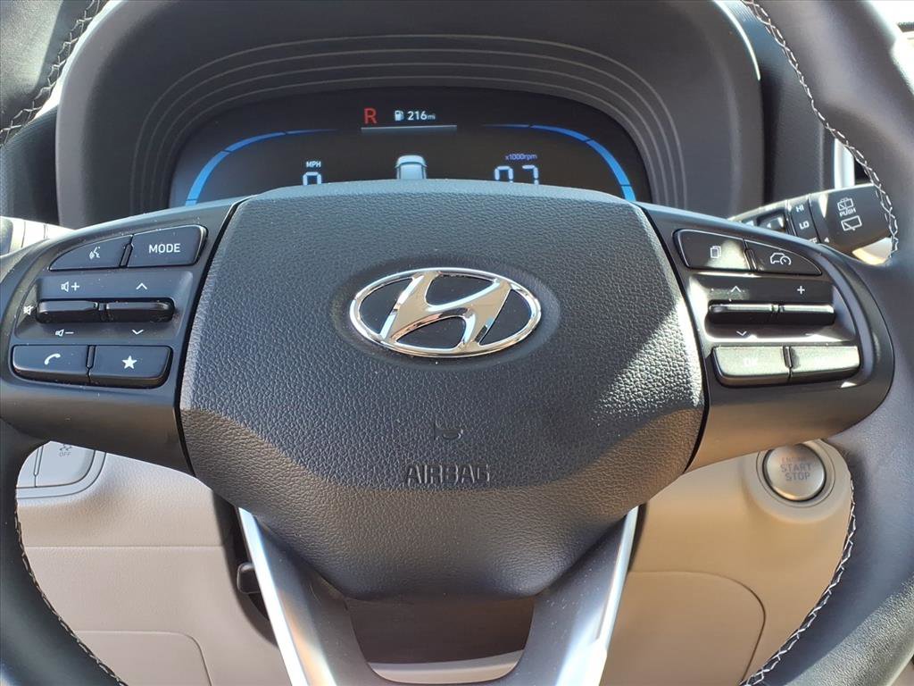 2024 Hyundai Venue SEL photo 19