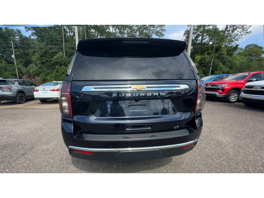 2023 Chevrolet Suburban LT photo 3