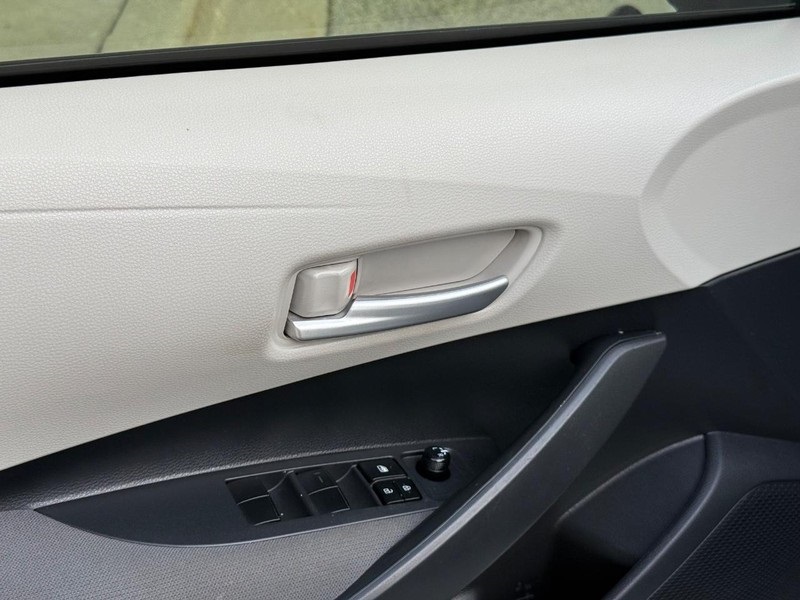 2021 Toyota Corolla Hybrid LE photo 17