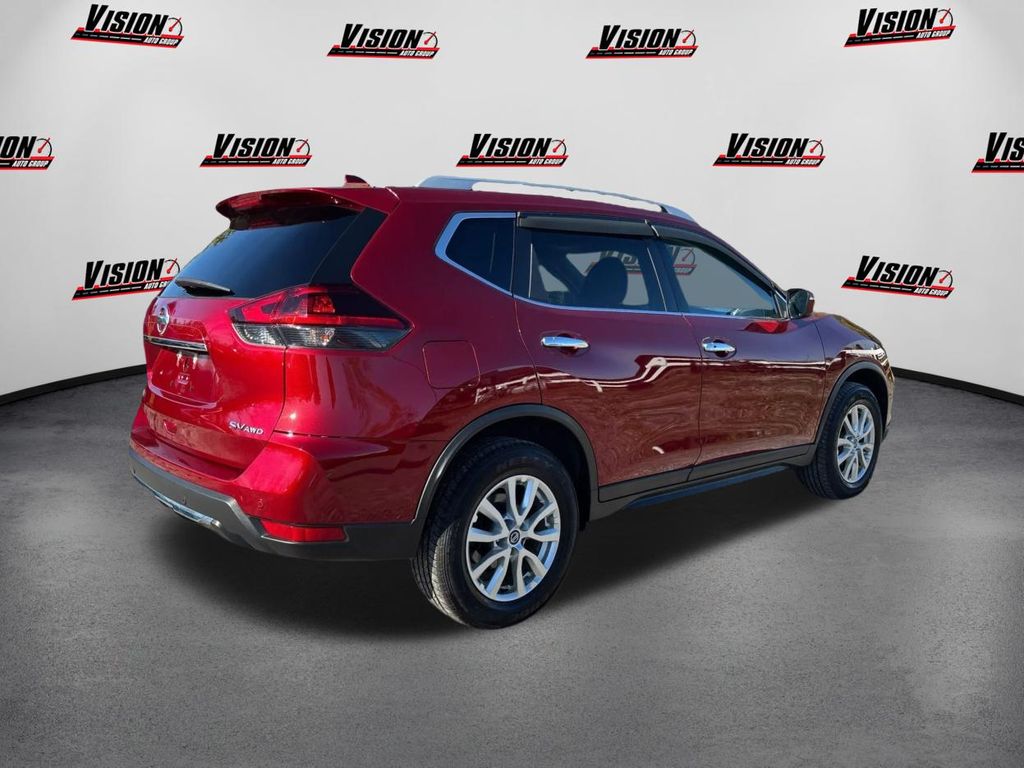 2019 Nissan Rogue SV photo 5