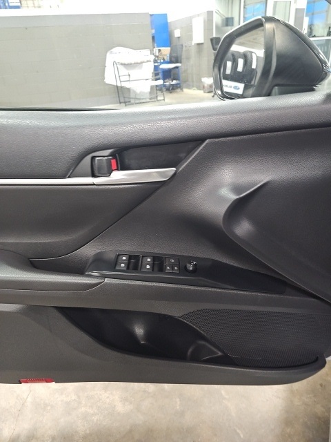 2020 Toyota Camry SE photo 11