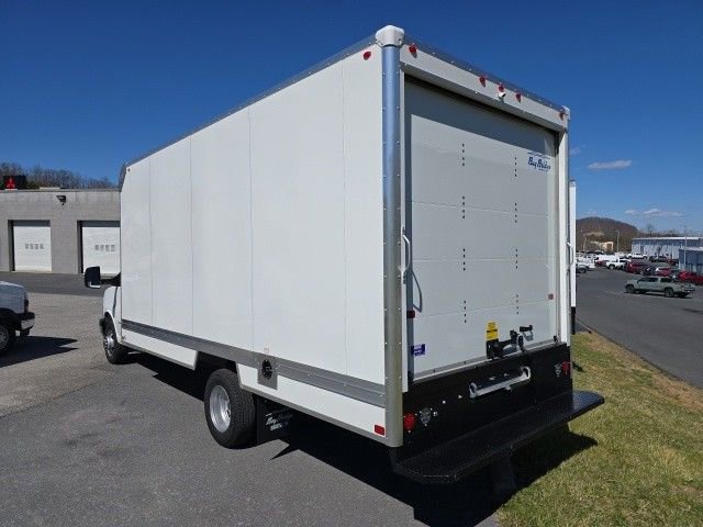 2025 Gmc Savana Cutaway 3500 photo 3