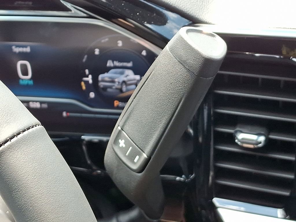 2025 Chevrolet Silverado 1500 LT photo 5