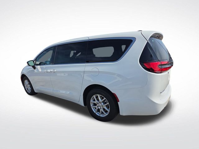 2026 Chrysler Pacifica photo 3