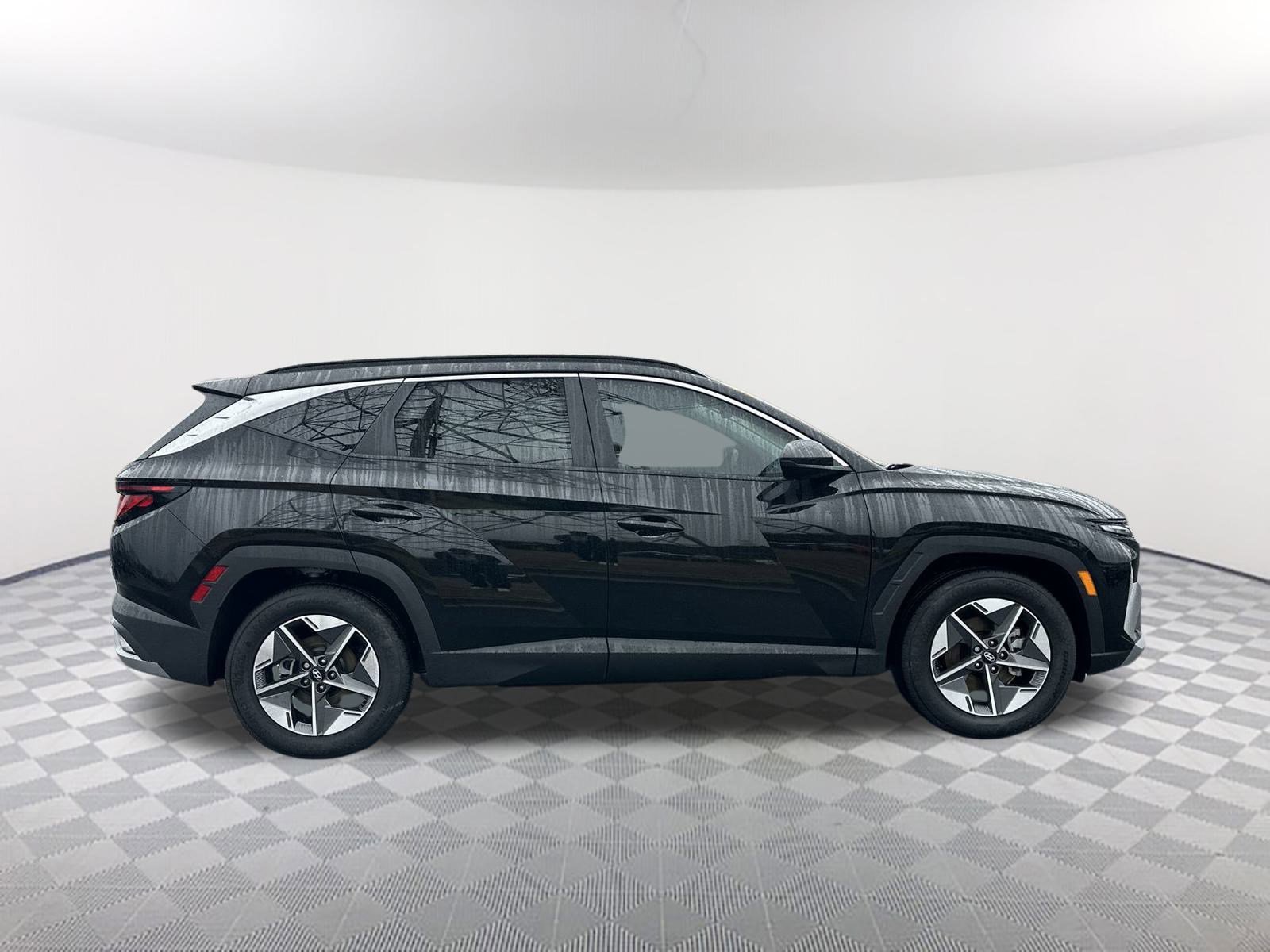 2025 Hyundai Tucson SEL photo 3