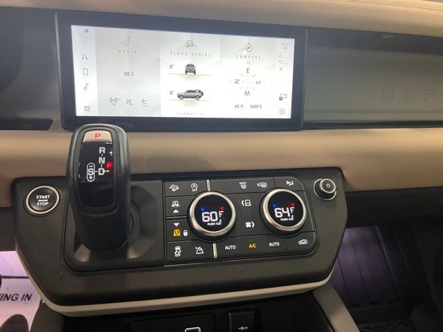 2020 Land Rover Defender 110 photo 18