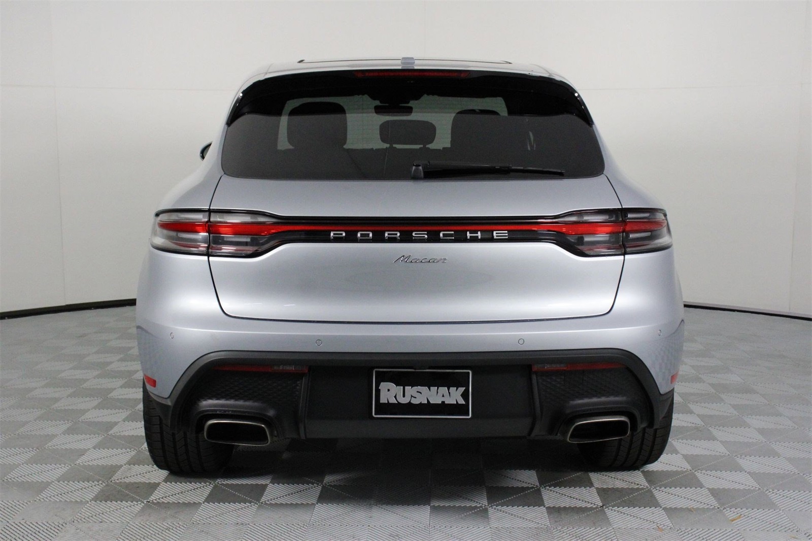2025 Porsche Macan photo 6