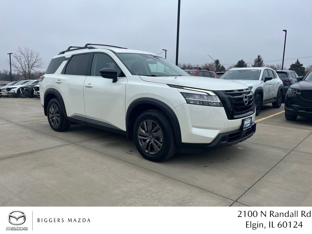 2022 Nissan Pathfinder SV's photo