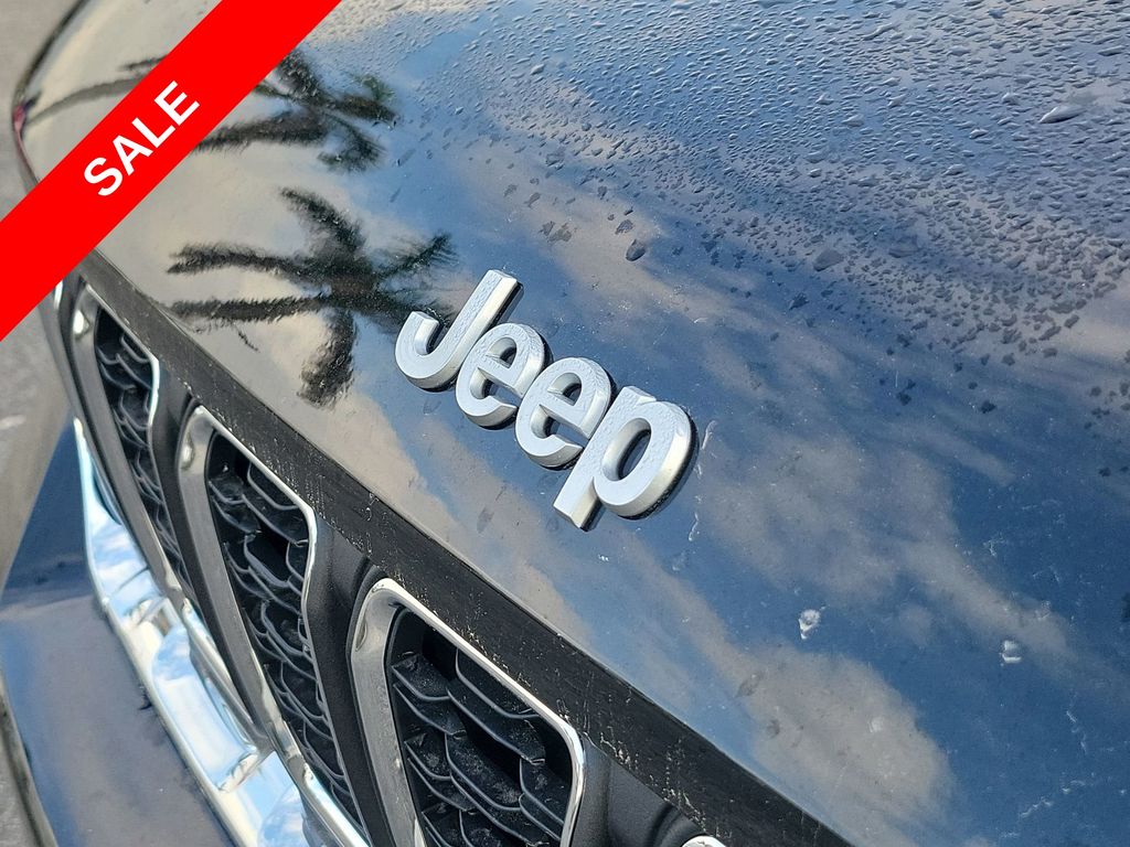 2025 Jeep Grand Cherokee Laredo Altitude photo 38