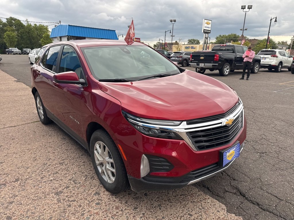 2024 Chevrolet Equinox LT photo 2