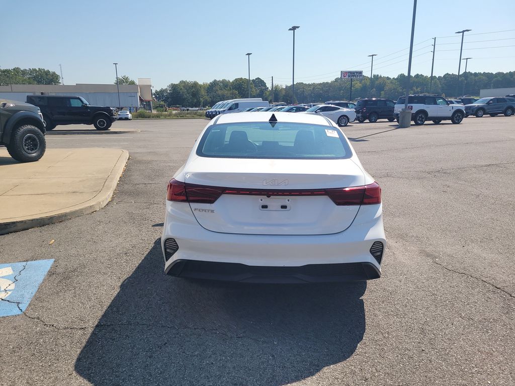 2024 Kia Forte LXS photo 4