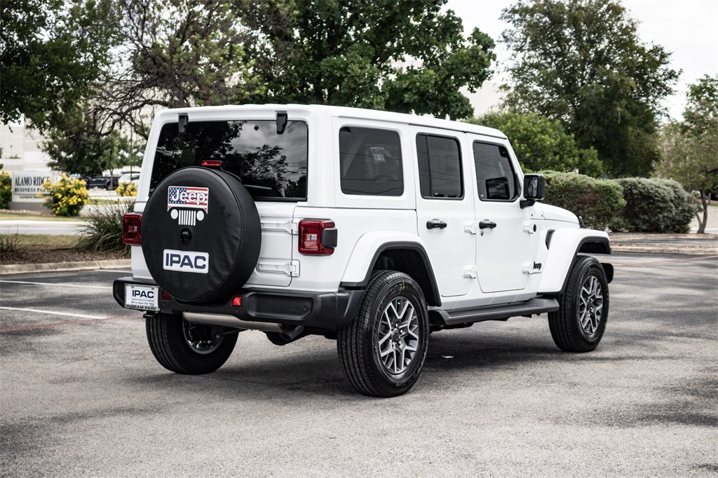 2025 Jeep Wrangler Sahara photo 4