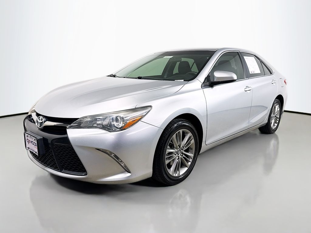 2017 Toyota Camry SE photo 3