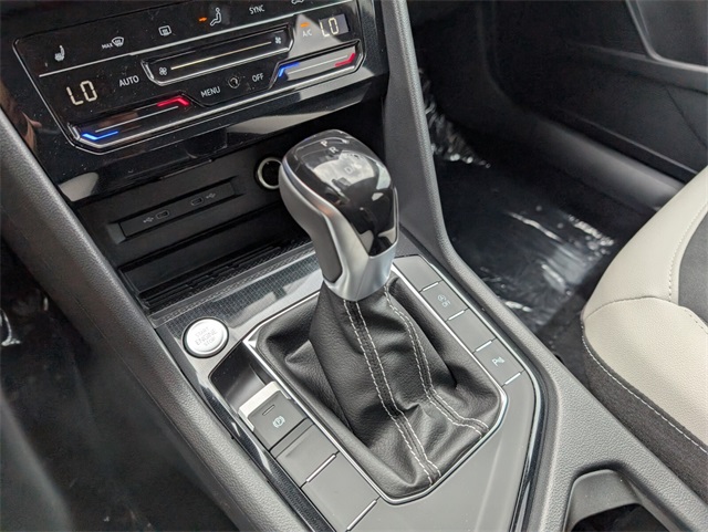 2025 Volkswagen Taos SE photo 9