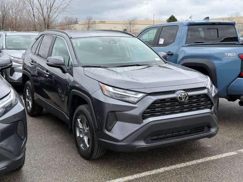 2025 Toyota RAV4 XLE's photo