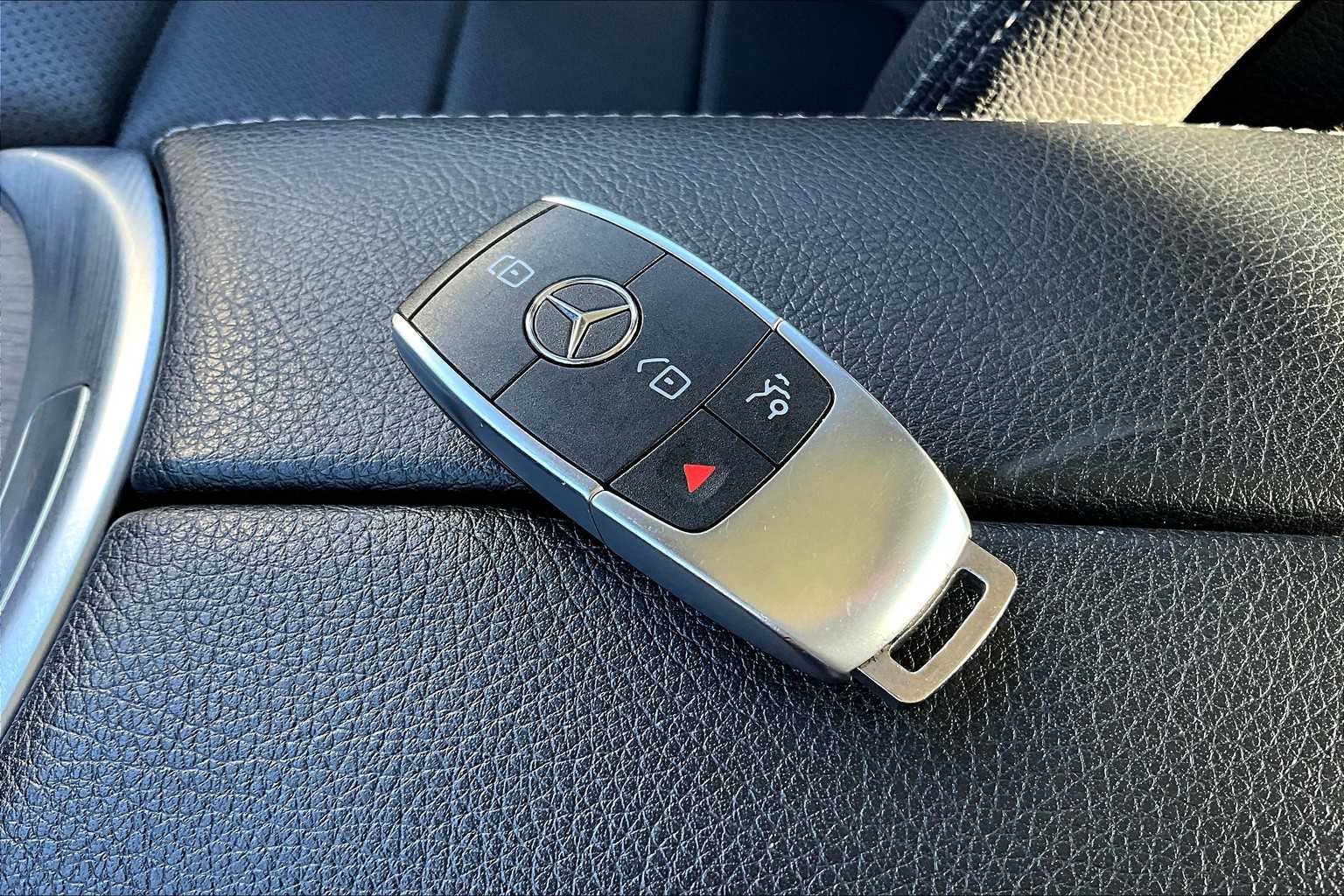 2021 Mercedes Benz C 300 photo 13