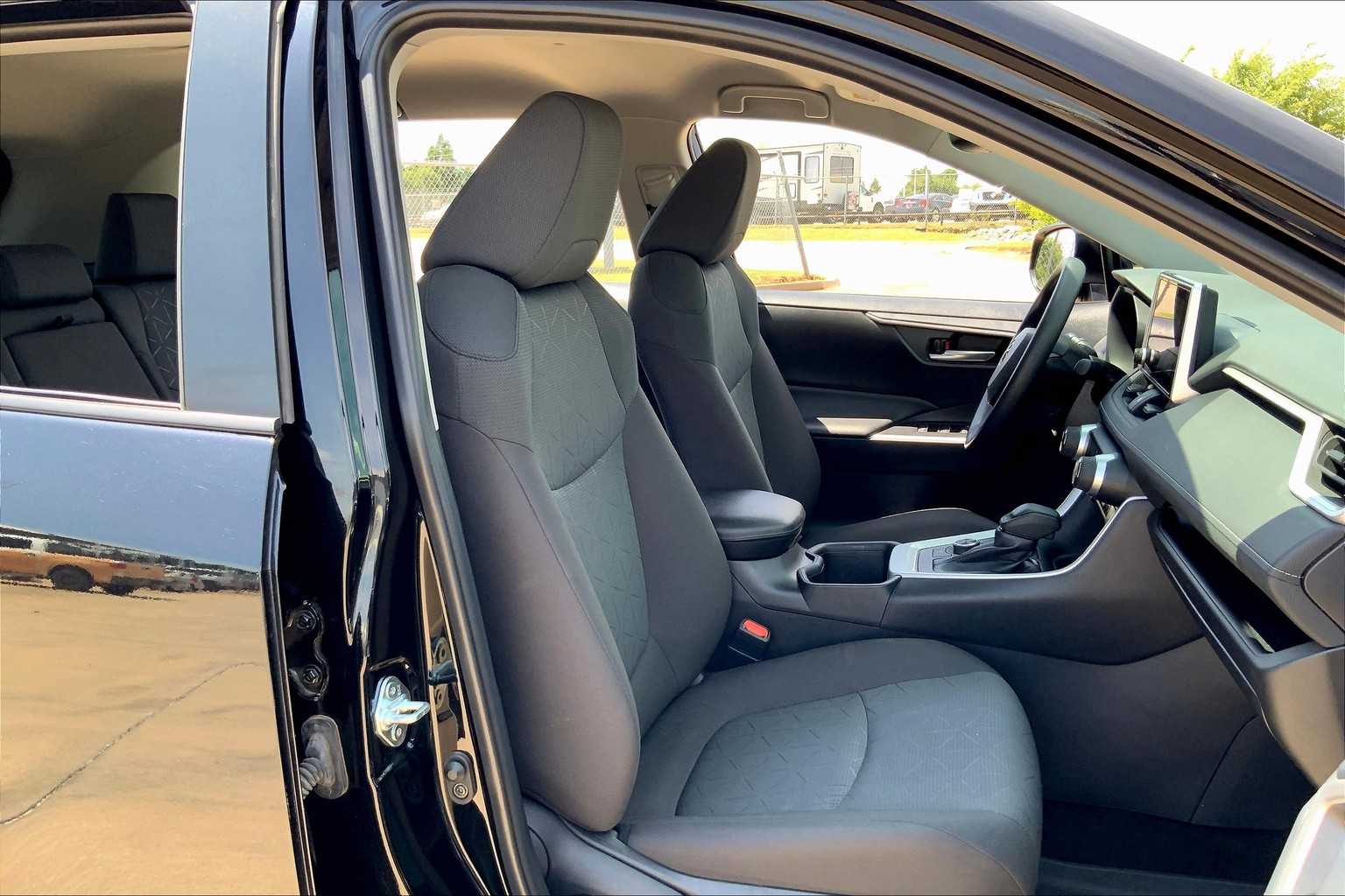 2024 Toyota RAV4 Hybrid photo 8