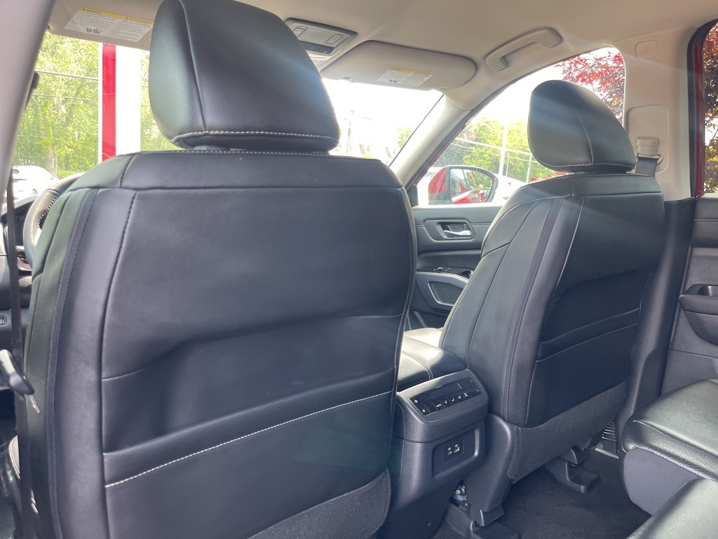 2024 Nissan Pathfinder SL photo 17