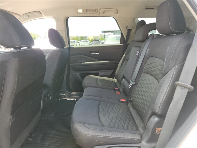 2022 Nissan Pathfinder S photo 11