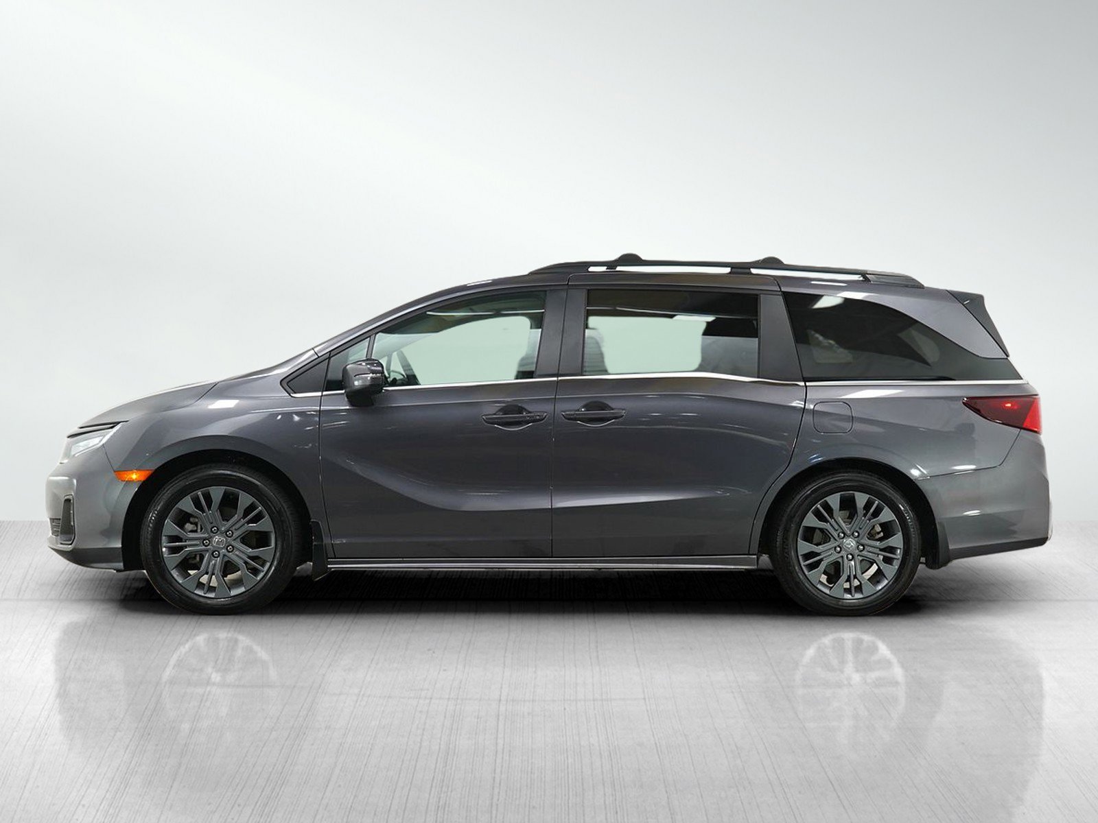2025 Honda Odyssey Touring photo 2