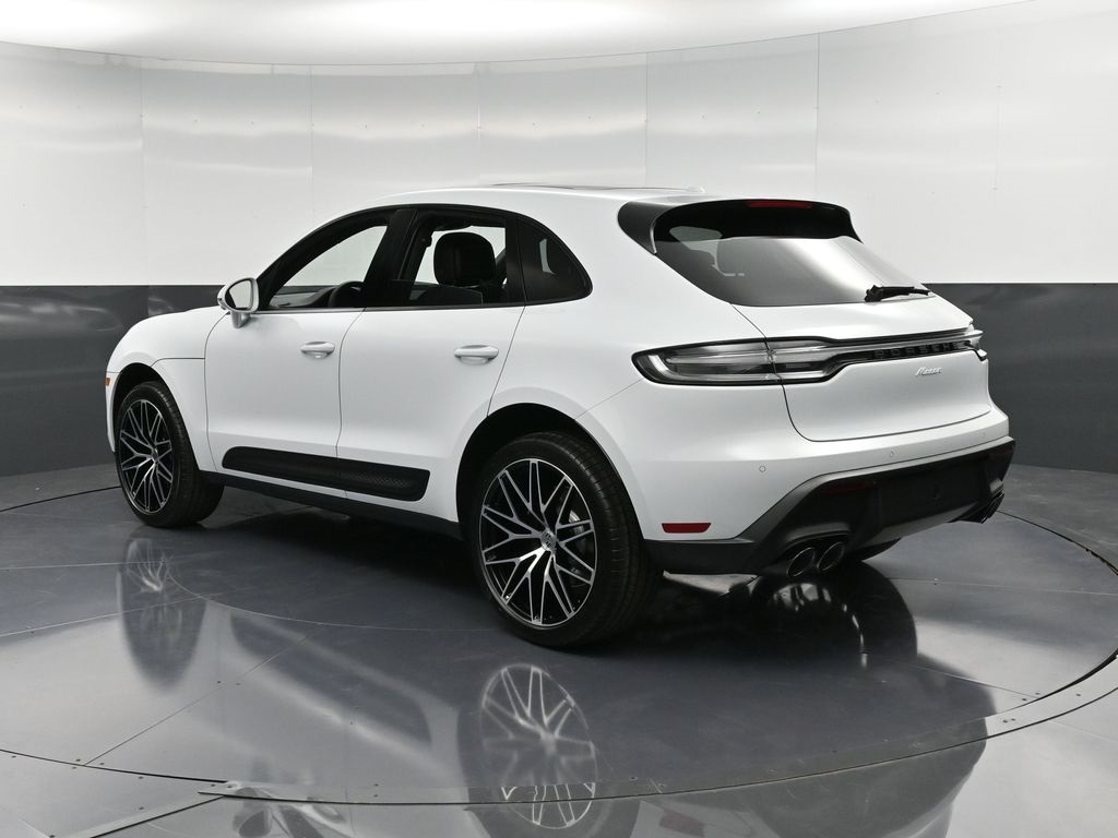2026 Porsche Macan T photo 3