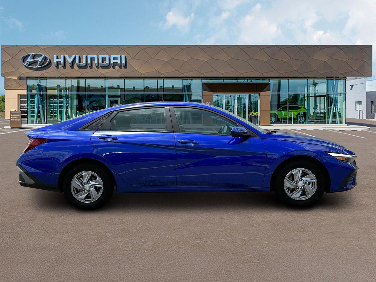 2025 Hyundai Elantra SE photo 9