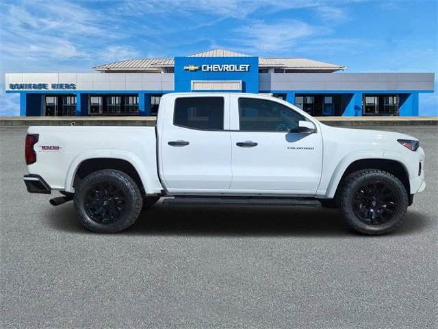 2025 Chevrolet Colorado Trail Boss photo 2
