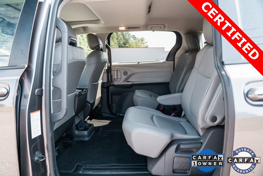 2021 Toyota Sienna XLE photo 27