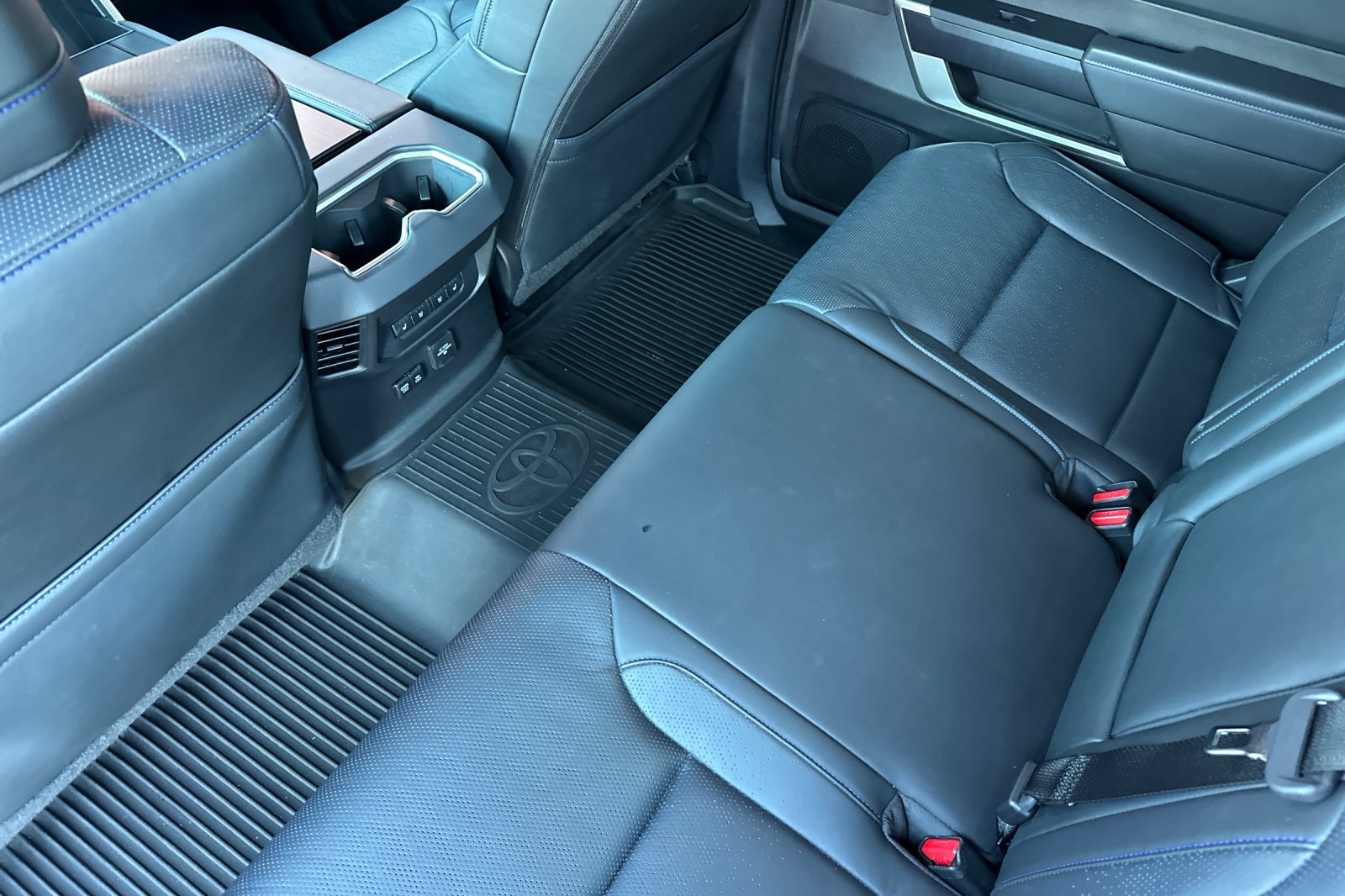 2022 Toyota Tundra Platinum photo 8