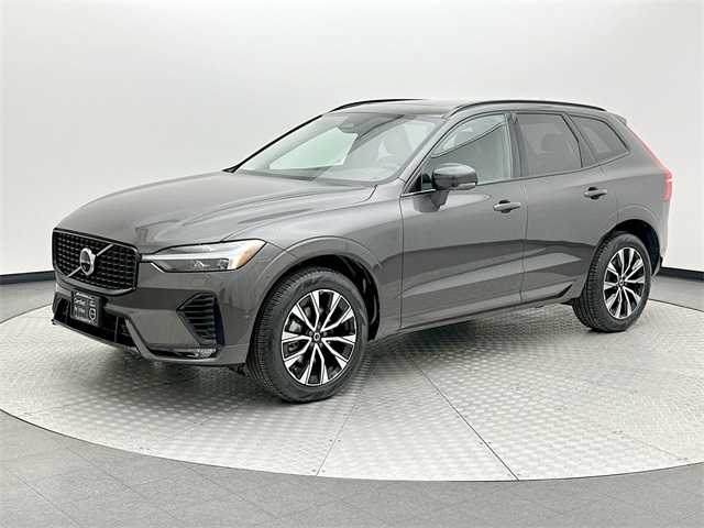 2025 Volvo XC60 Plus's photo