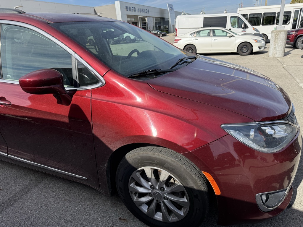 2017 Chrysler Pacifica Touring L photo 11