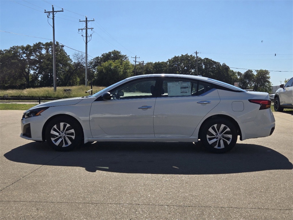 2025 Nissan Altima S photo 2