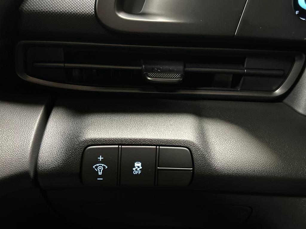 2025 Hyundai Elantra SEL Sport photo 2