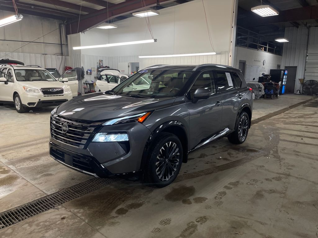 2024 Nissan Rogue Platinum's photo