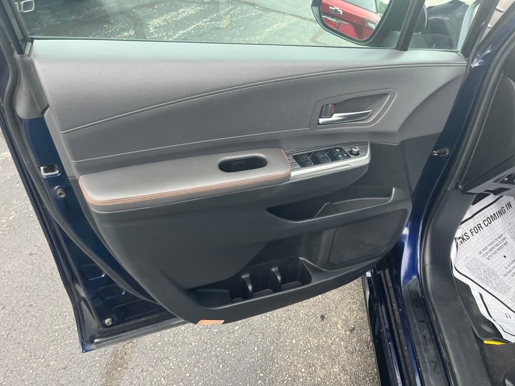 2022 Toyota Sienna XSE photo 2