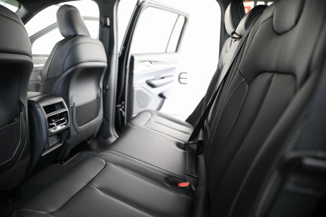 2025 Jeep Grand Cherokee Limited photo 16
