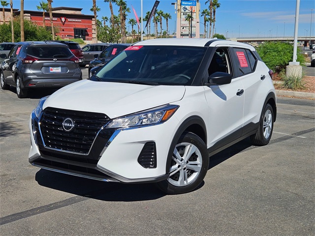 2025 Nissan Kicks Play S photo 2