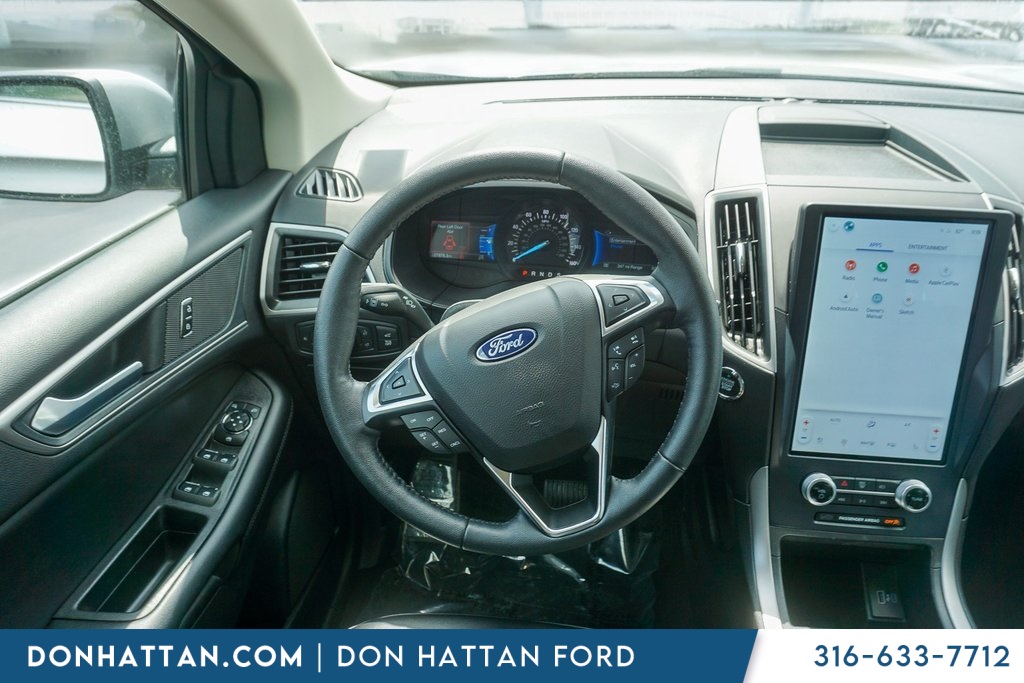 2022 Ford Edge SEL photo 5
