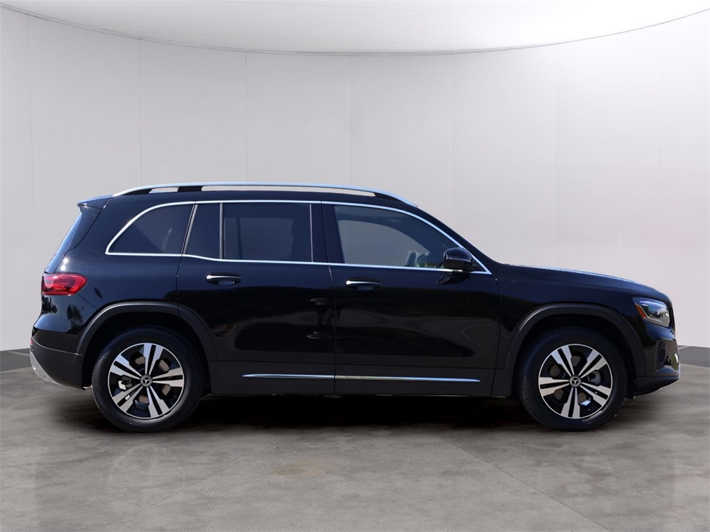 2025 Mercedes Benz GLB 250 4MATIC photo 4