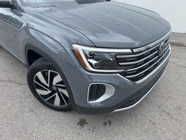 2025 Volkswagen Atlas SEL photo 3