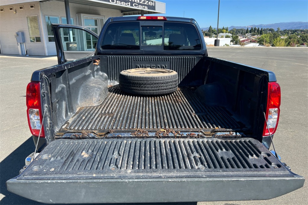 2017 Nissan Frontier SV photo 16