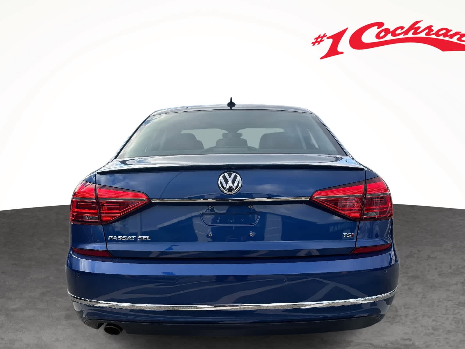 2016 Volkswagen Passat SEL Premium photo 3