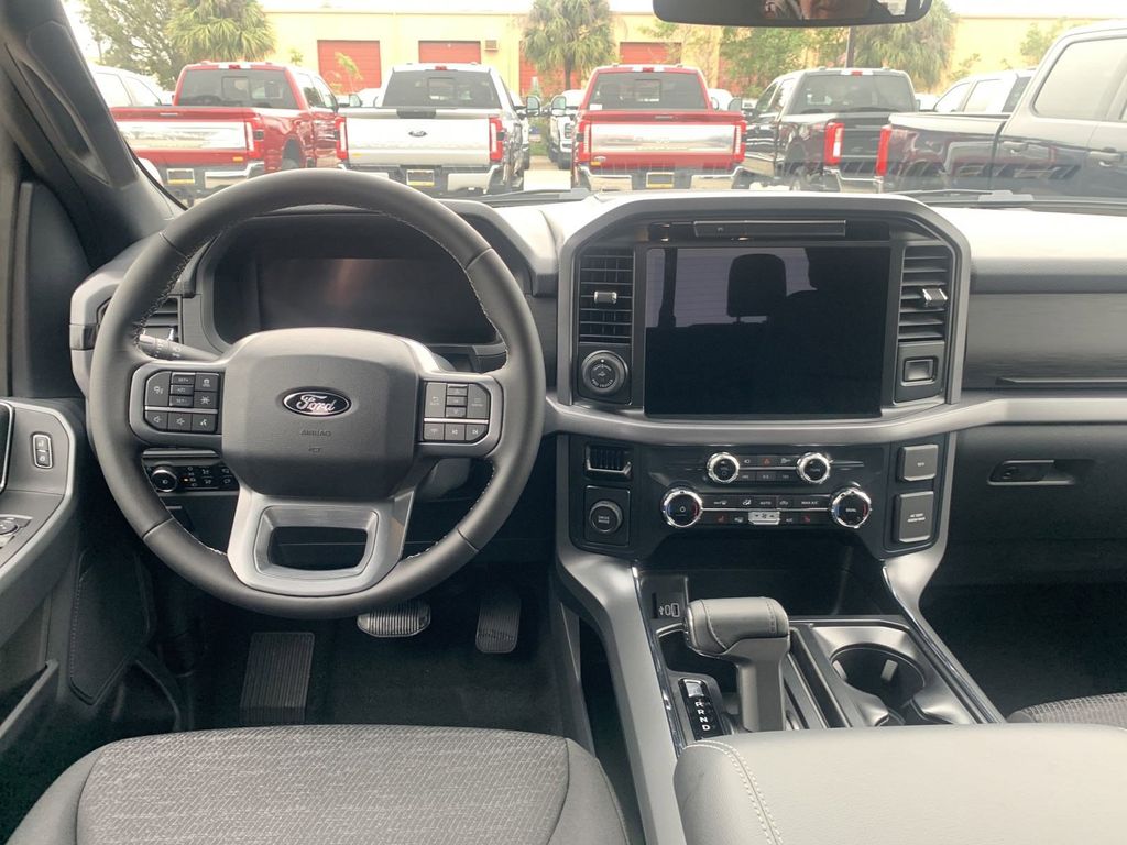 2025 Ford F-150 XLT photo 4