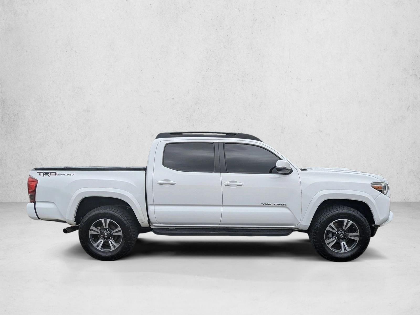 2016 Toyota Tacoma SR5 TRD Sport photo 4