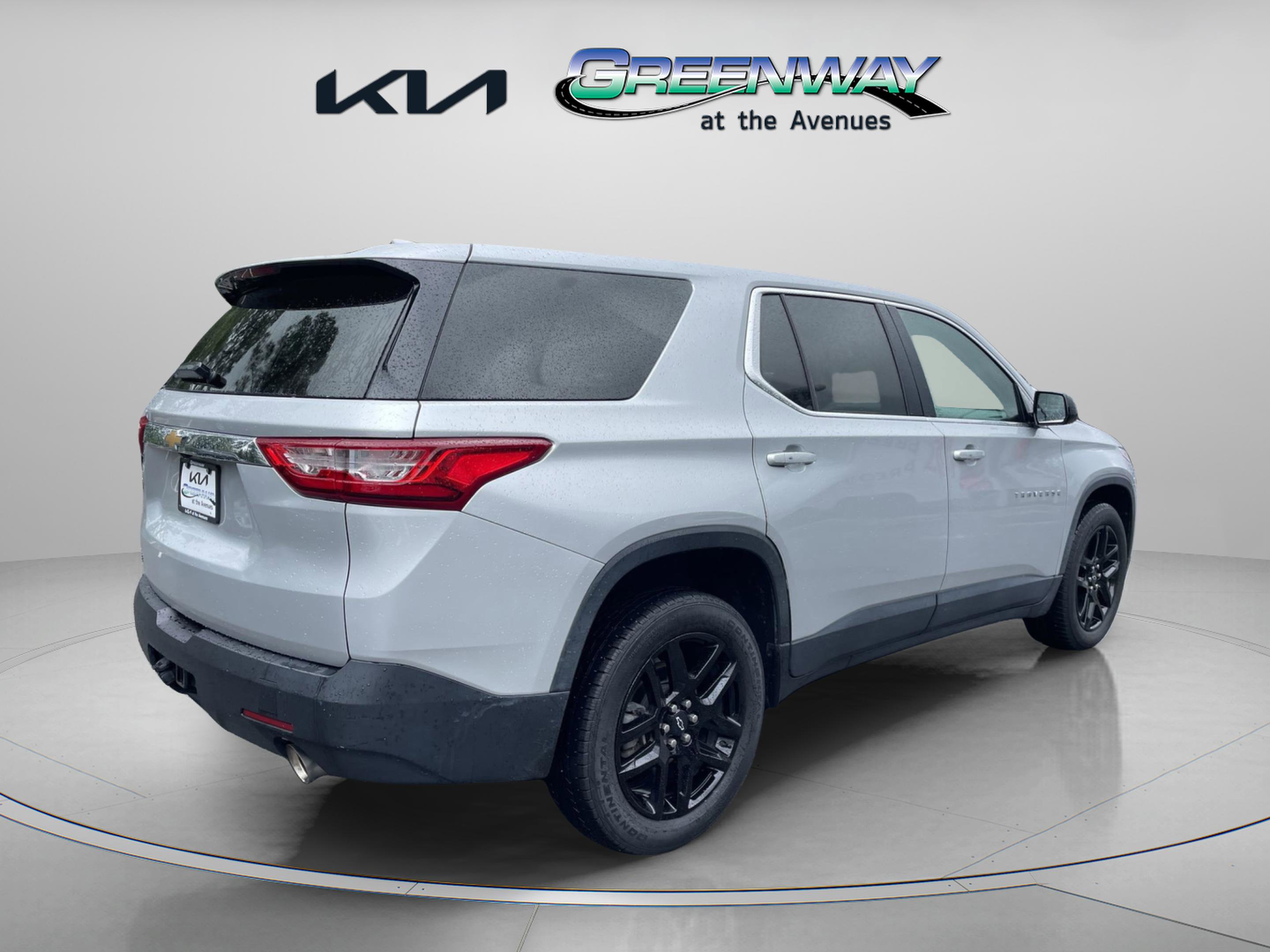 2020 Chevrolet Traverse LS photo 3