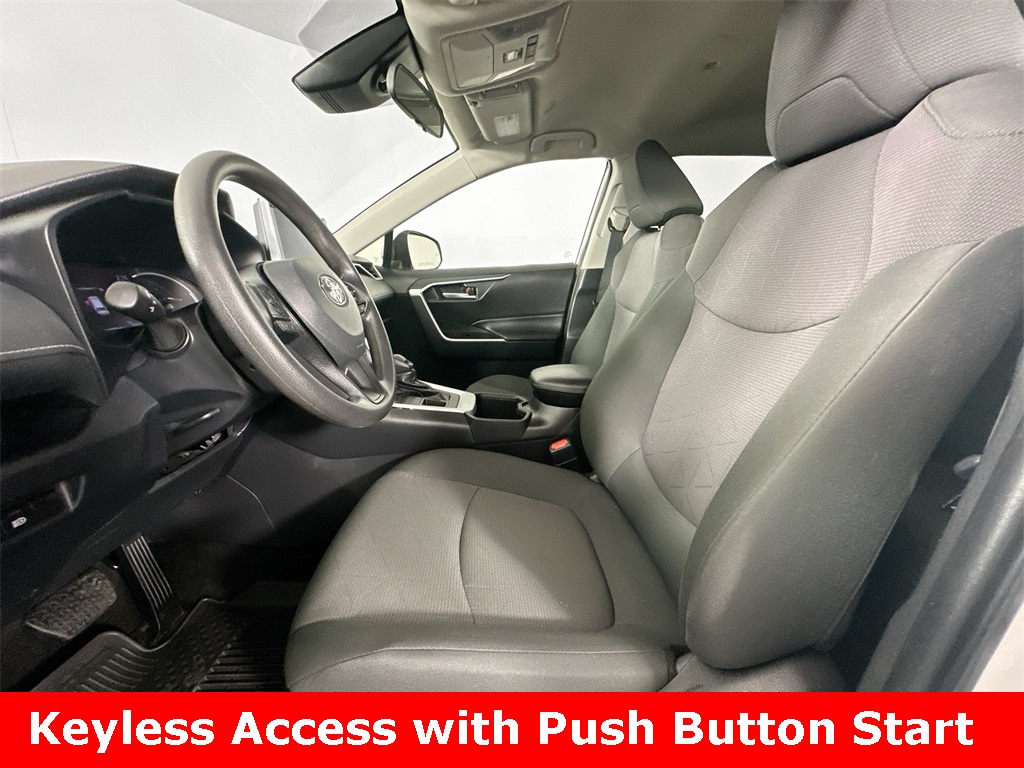 2024 Toyota RAV4 XLE photo 2